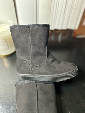 Cat & Jack Black Faux-Fur Lined Boot